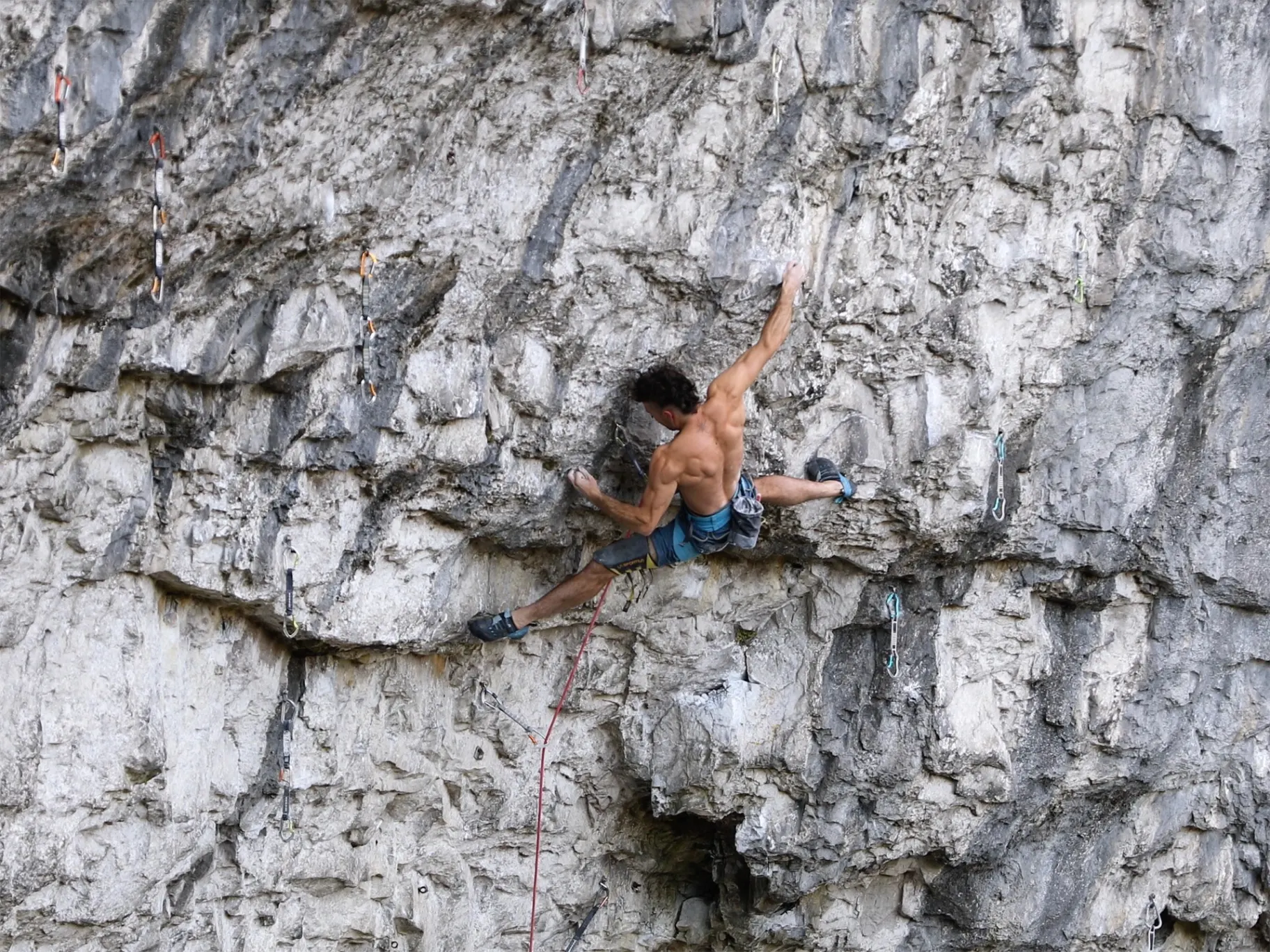 Eder Lomba demonstrating climbing strength, mobility and movement